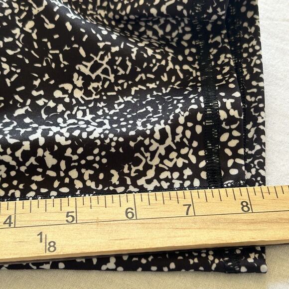 Under Armour Women HeatGear Bike Shorts Performance Compression Black/White Sm - Picture 8 of 8